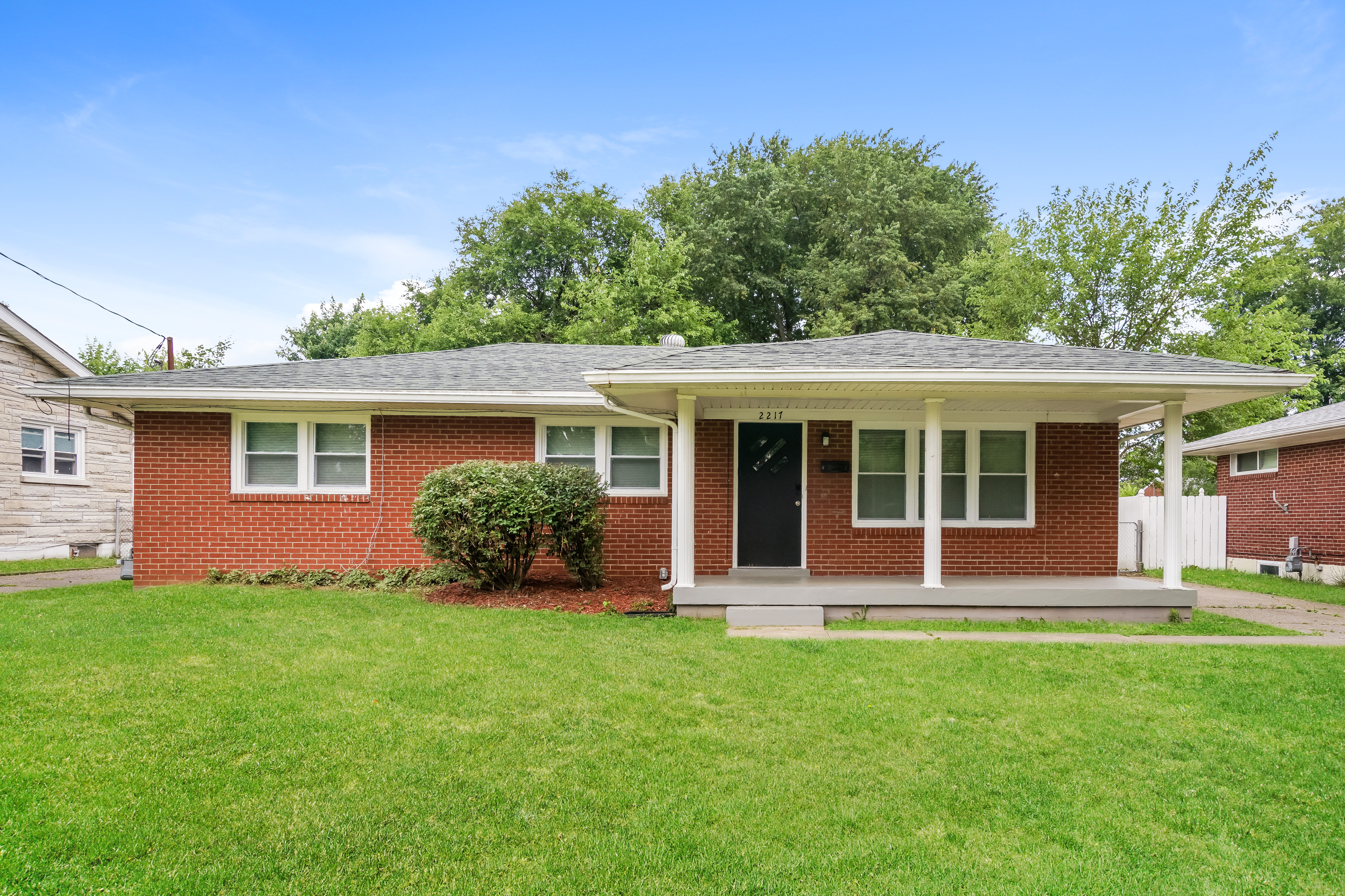 2217 THISTLEDAWN DR Louisville, KY 40216